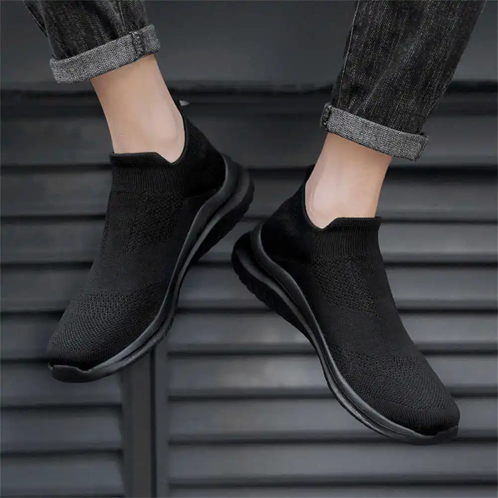 Best Vintage Collectible Items - Sepatu olahraga pria, krem lembut baru