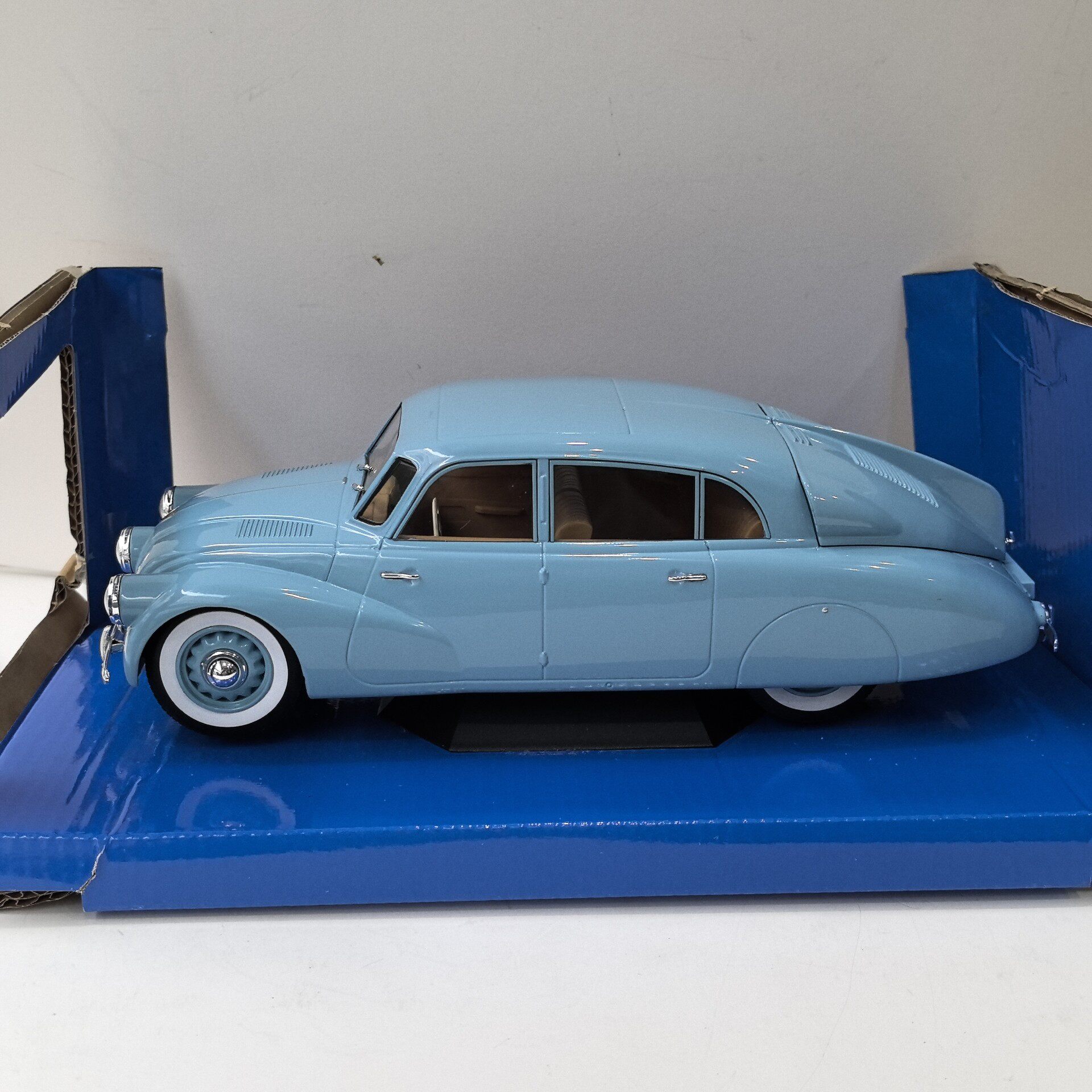 Mobil Diecast MCG Skala 1/18 T - Vintage Collectible Cars ulasan dan harga
